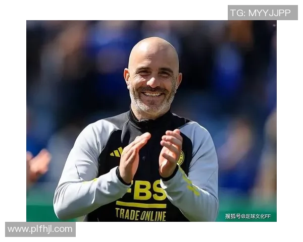 当足球球星在球场上突然跳起舞蹈全场爆笑掌声不断 当足球球星在球场上突然跳起舞蹈全场爆笑掌声不断