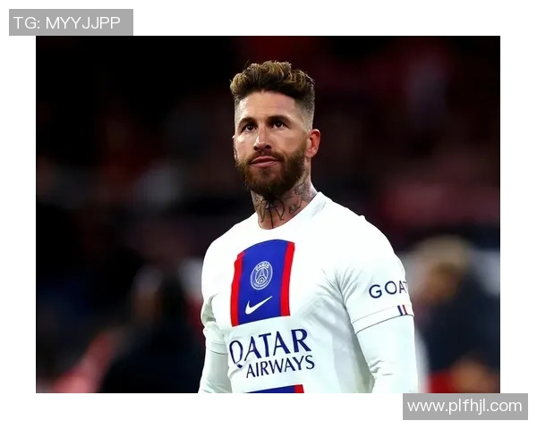 足球巨星双手合十祈祷瞬间展现运动与信仰交织的力量