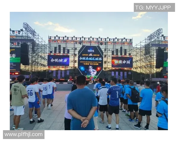 足球星面具闪耀绿茵展现球员个性与激情的新时尚风潮